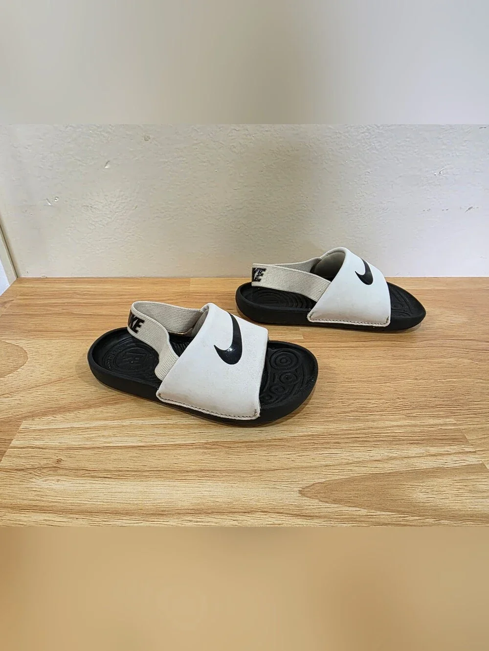 Nike Kids Kawa BV1094-100 White Black Slip-On Open Toe Slide Sandals Size 8C